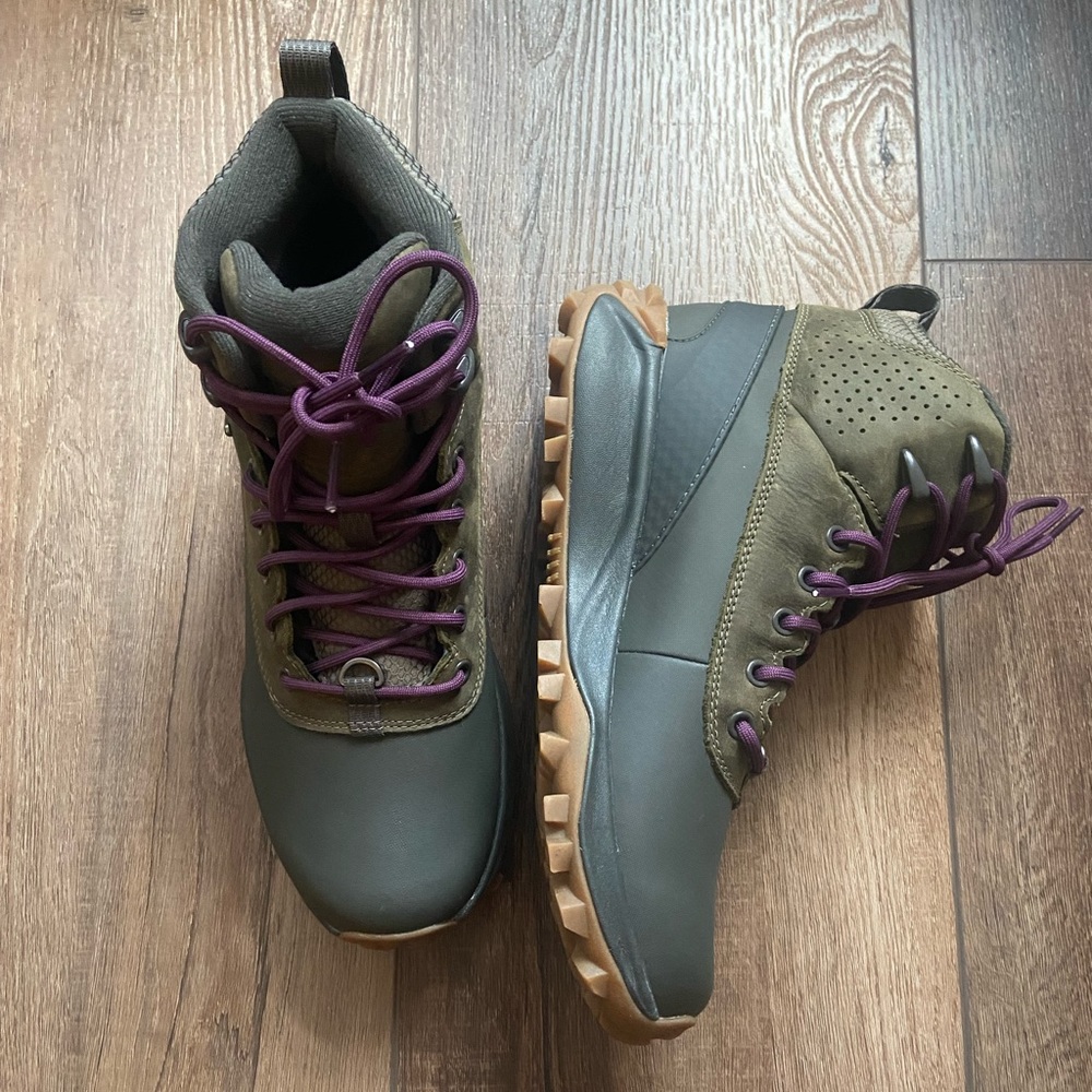 brand new merrell hiking boots (waterproof)